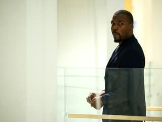 Mathias Pogba quitte le tribunal correctionnel de Paris le 26 novembre 2024