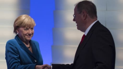 Angela Merkel (CDU) rencontre son rival Peer Steinbrück (SPD) après la défaite de ce dernier.