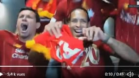 Virgil van Dijk en pleine célébration du titre de Liverpool