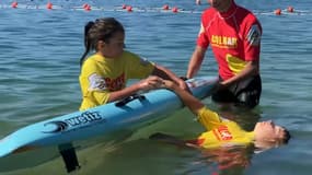 Des enfants s'exercent au secourisme à Colmar.