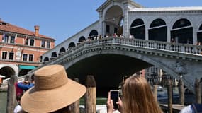 Des touristes à Venise, le 5 juin 2021. 