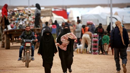 Des Syriens dans un camp à Hassake, dans le nord du pays, après avoir fui Deir Ezzor, le 26 février 2018