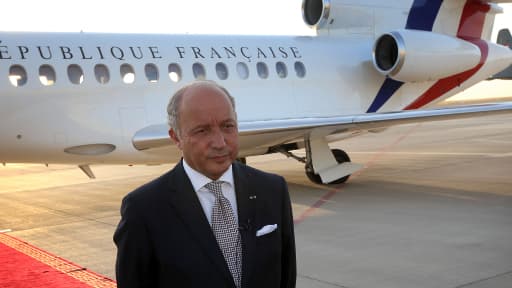 Laurent Fabius envisage de livrer des armes aux forces kurdes et irakiennes luttant contre les jihadistes.