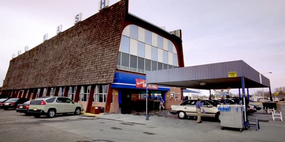 L'imposant Car Wash. L'imposant Car Wash.