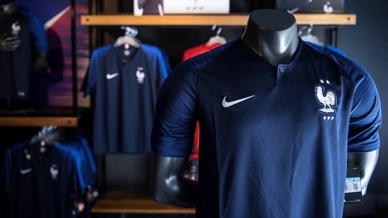 Le maillot à deux étoiles de l'équipe de France