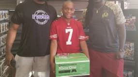 Jaden Watts s'est vu acheter une Xbox par deux footballeurs américains.