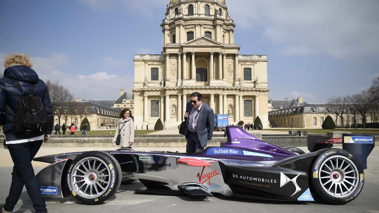 Voiture Qui Se Transforme En Circuit
