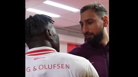 L'échange entre Gianluigi Donnarumma et Wilfried Singo après Monaco-PSG (2-4), le 18 décembre 2024