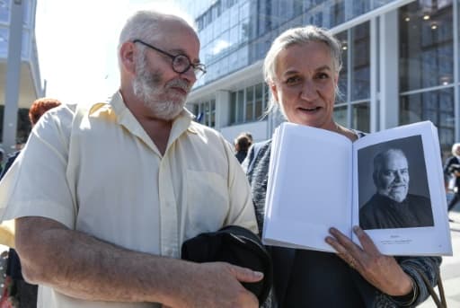 Gaetan, un des plaignants, et Irène Frachon, la pneumologue qui avait la première alerté sur les risques du Mediator, le 23 septembre 2019 devant le nouveau palais de justice de Paris Gaetan, un des plaignants, et Irène Frachon, la pneumologue qui avait la première alerté sur les risques du Mediator, le 23 septembre 2019 devant le nouveau palais de justice de Paris