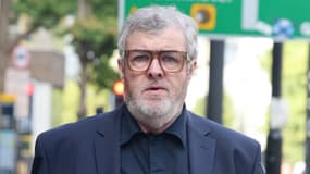 Paul Gallagher arrivant à sa comparution à Londres, le 27 août 2025.