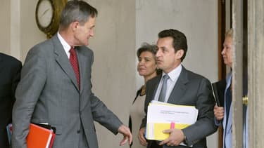 Francis Mer et Nicolas Sarkozy à la sortie du conseil des ministres en 2002