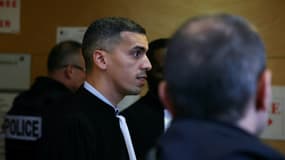 Mourad Battikh (gauche), l'avocat des victimes, à son arrivée au tribunal correctionnel de Melun le 20 novembre 2024