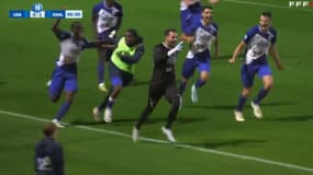 La joie d'Anthony Beuve, le gardien de but de l'US Avranches, buteur contre le Goal FC