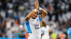 Dimitri Payet applaudit les supporters marseillais