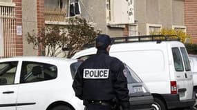 Devant l'immeuble toulousain dans lequel Mohamed Merah, l'auteur des tueries de Toulouse et Montauban, a été tué lors d'une intervention du Raid. Des syndicats de police s'élèvent contre les propos du père de Mohamed Merah, qui dit par la voix de son avoc