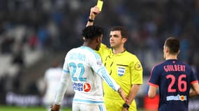 Frank Schneider et Michy Batshuayi  lors d'un match de Ligue 1 entre l'OM et Bordeaux - le 10/04/2016