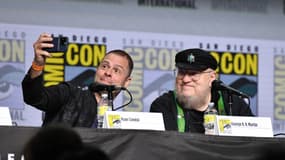 Le scénariste Ryan Condal and l'auteur George R. R. Martin au Comic-Con de San Diego le 23 juillet 2022.