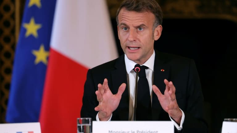 "EMMANUEL MACRON NE CHERCHE QU'À GAGNER DU TEMPS": LE PRÉSIDENT DE LA RÉPUBLIQUE POURRA-T-IL VRAIMENT ÉVITER UNE DISSOLUTION?