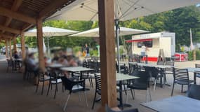 La terrasse du camping Terra Verdon à Castellane.