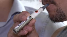 La cigarette électronique, considérée par beaucoup de fumeurs comme peu toxique, entraînerait des phénomènes de dépendance et un risque pour les fumeurs passifs