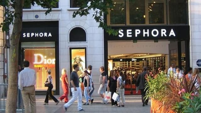 Le Sephora des Champs-Elysées fermera à 21 heures au lieu de minuit -  Challenges