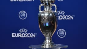 Le trophée de l'UEFA