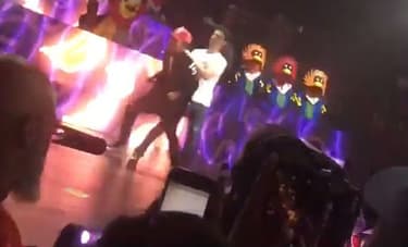 Chance The Rapper surpris de voir un fan débarquer sur scène pendant son show à Miami, le 10 octobre 2016