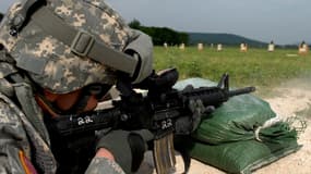 Un militaire américain pendant un exercice de tir à Fort Hood
