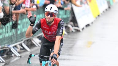 Kévin Vauquelin à l'arrivée de la 17e étape du Tour de France entre Bollene et Valence.