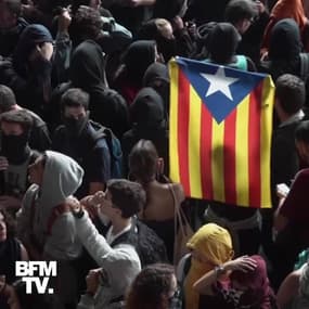 Des indépendantistes catalans ont bloqué l'aéroport de Barcelone pour protester contre la condamnation de 9 de leurs dirigeants