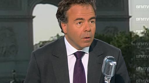 Le ministre de l'Education nationale, Luc Chatel, sur BFMTV et RMC.
