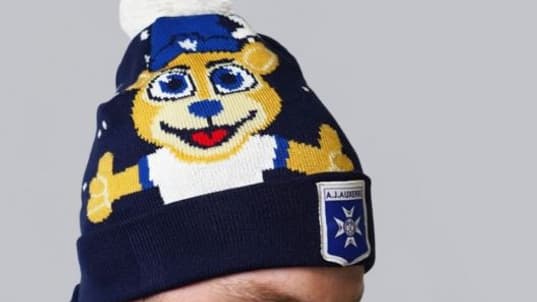 Le bonnet Ocerf en vente sur le site de l'AJ Auxerre Le bonnet Ocerf en vente sur le site de l'AJ Auxerre