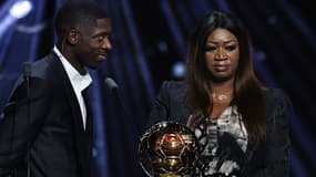 Ousmane Dembélé et sa mère à la cérémonie du Ballon d'or, le 22 septembre 2025.