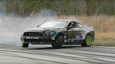 Cette Mustang est tout simplement surpuissante, son moteur V8 7.1 dégage une puissance de plus de 900ch.