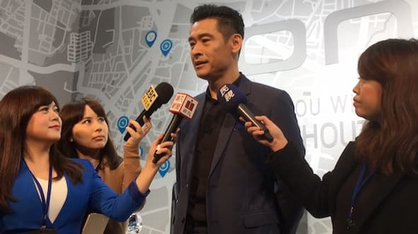 Allen Ko, PDG de Kymco, dirige le groupe depuis 2014. Formé à Taiwan et aux États-Unis, il a fait ses armes chez HTC avant de rejoindre le groupe. Allen Ko, PDG de Kymco, dirige le groupe depuis 2014. Formé à Taiwan et aux États-Unis, il a fait ses armes chez HTC avant de rejoindre le groupe.