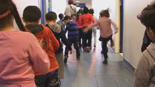 Trois semaines après la mise en place de la semaine de 4,5 jours, directeurs, professeurs, enfants et parents se plaignent de fatigue.