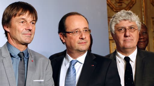 Nicolas Hulot, François Hollande et le ministre de l'Ecologie Philippe Martin à Paris le 5 décembre 2013.