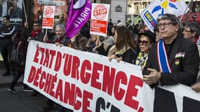 Des manifestants contre l'état d'urgence, à Paris, le 12 mars 2016.