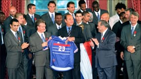 Jacques Chirac avec les Bleus après la Coupe du monde 1998.