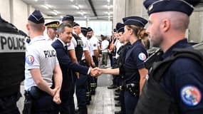 Gérald Darmanin à Créteil auprès des policiers ce mercredi.