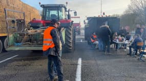 Une mobilisation d'agriculteurs en colère contre les charges financières et les normes environnementales jugées trop contraignantes en France, en Normandie le 24 janvier 2024.