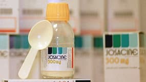 Un flacon de Josacine, un médicament anti-infectieux, en 1997