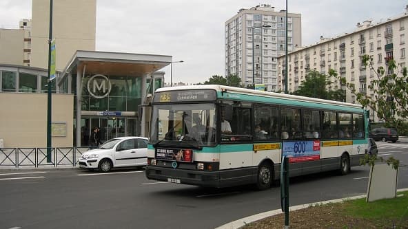 Bus de la ligne 235 de la RATP