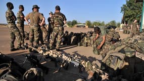 Les soldats français se battent dans une zone du Mali où pourraient se trouver des otages