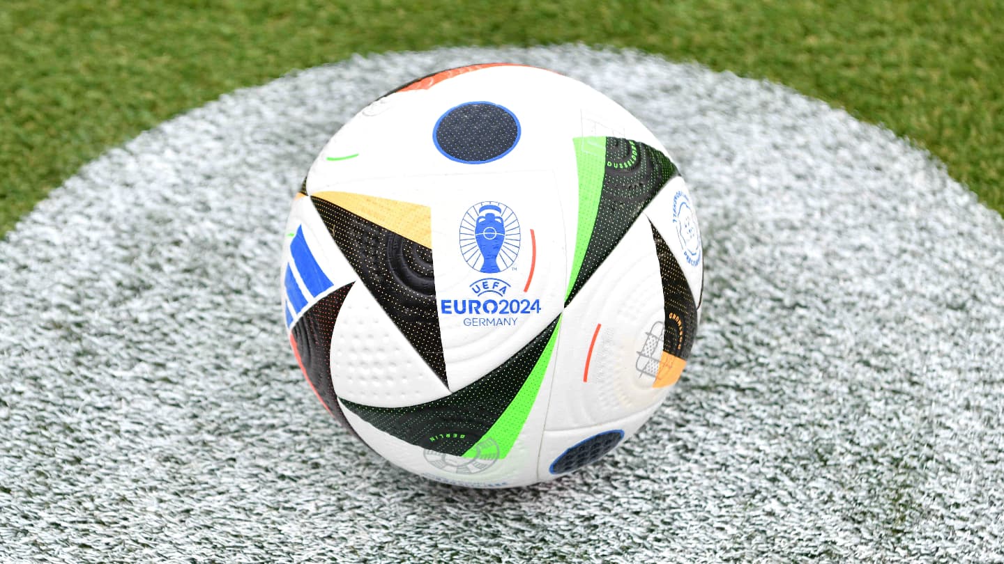 Le nouveau ballon de l'Euro 2024 est bourré de technologies. #safetypromo  #EURO2024 