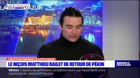 Le skieur Matthieu Bailet présente ses casques en hommage à Nice et la Chine