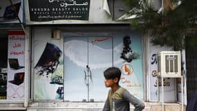 Un salon de beauté fermé à Kaboul, en Afghanistan, le 4 juillet 2023. 