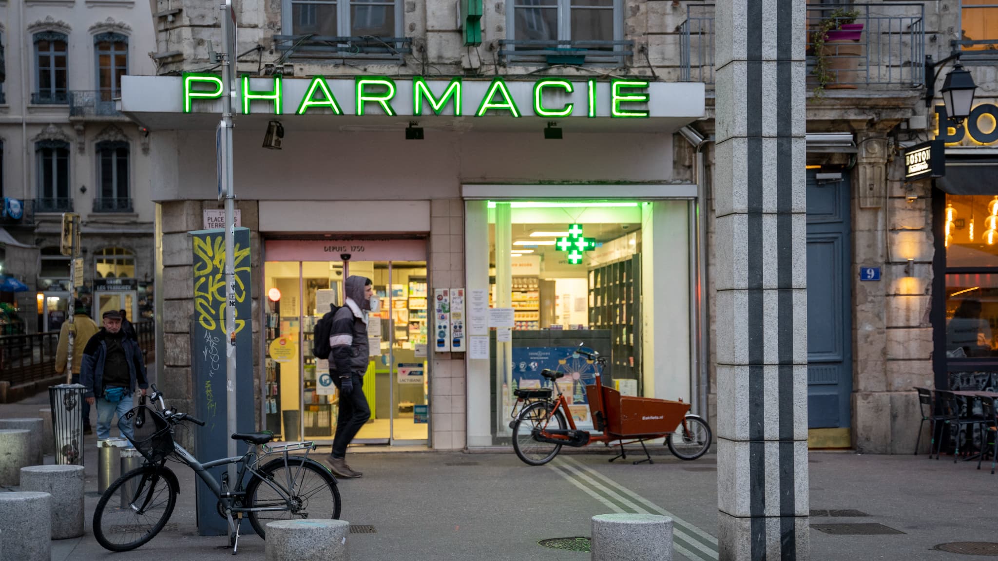 CATHERINE VAUTRIN TEND LA MAIN AUX PHARMACIENS SUR LES REMISES SUR LES MÉDICAMENTS GÉNÉRIQUES: LA GRÈVE DU 18 SEPTEMBRE PEUT-ÊTRE LEVÉE?