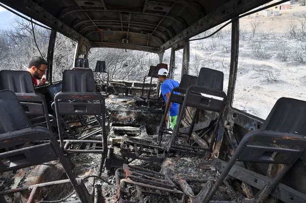 Le bus calciné, cadre d'une terrible tragédie à El Kala. 