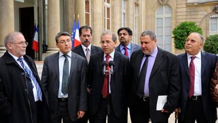 Mohammed Moussaoui (au centre), président du Conseil français du culte musulman (CFCM), a appelé "les musulmans de France à respecter la loi" qui interdit le port du voile intégral, tout en souhaitant que son application ne soit pas une source de stigmati